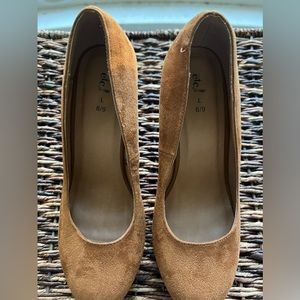 Tan suede Etc high healed wedges, Size L 8/9